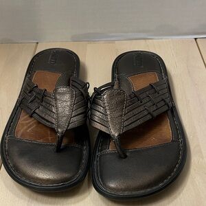 Born Bronze Leather Flip Flops Thong Sandals Women’s Size 6 Medium